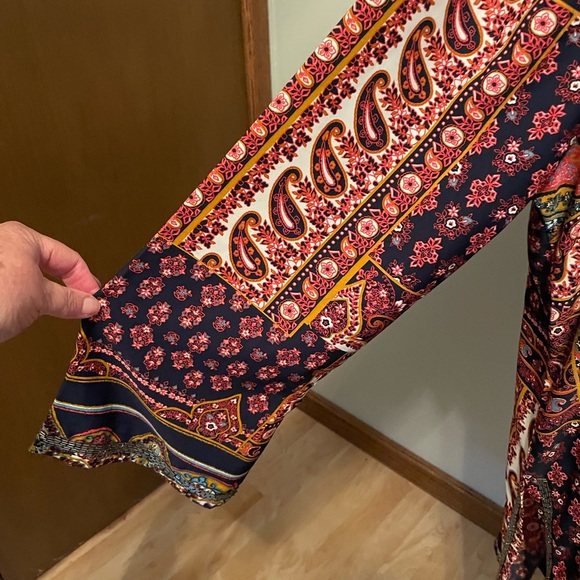 Knee length tunic with side slits. - Picture 7 of 8